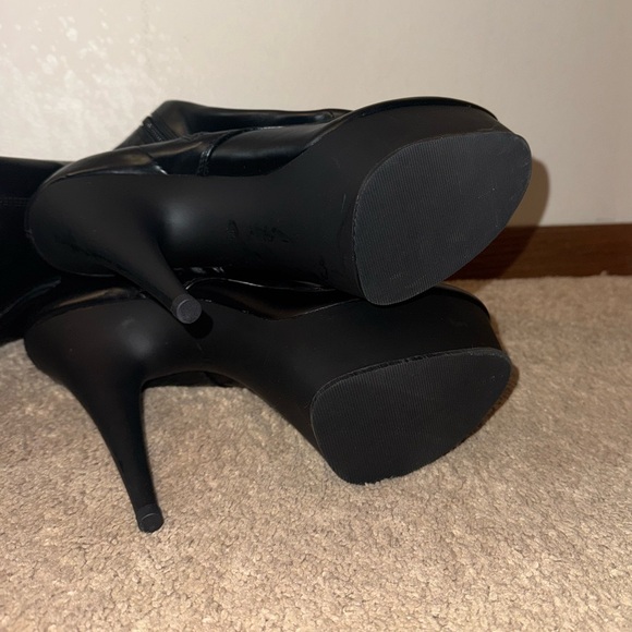Pleaser Black Platform Heeled Boots with Lace-Up Design - Picture 5 of 6